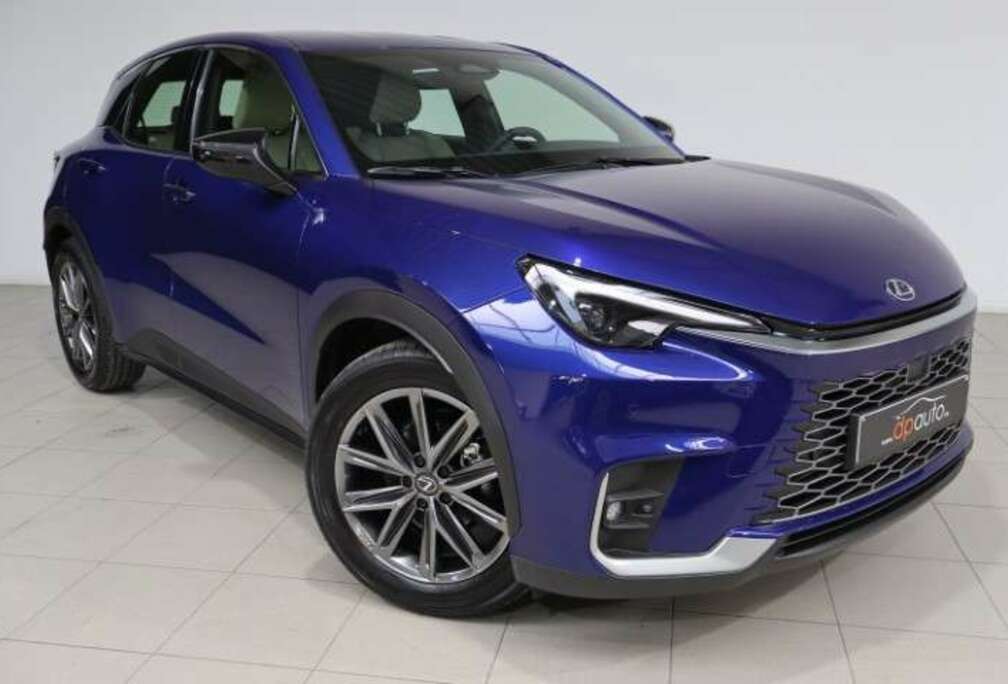 Lexus LBX 1.5i HEV CVT Elegant