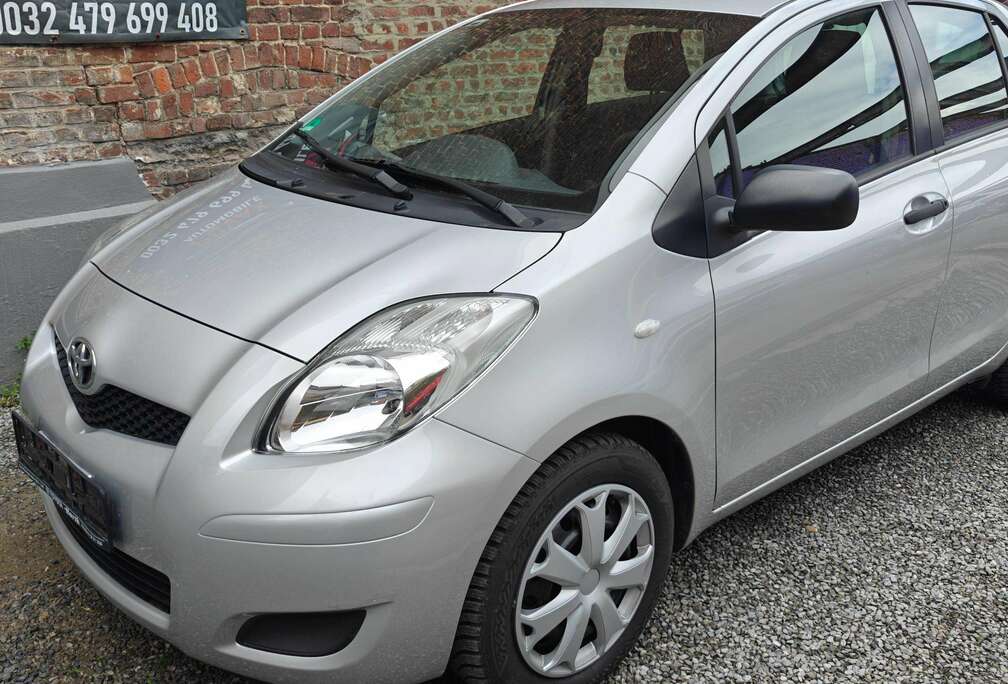 Toyota Yaris 1.3i prêt à immatriculé