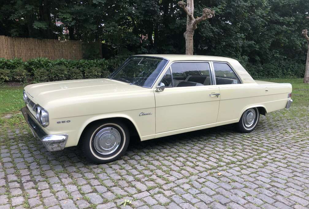 Oldtimer rambler 550 coupé 1965
