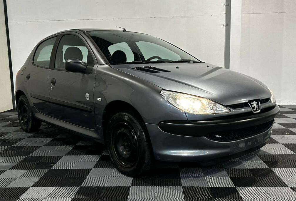 Peugeot benzine 5-deurs bj. 2009 124000km