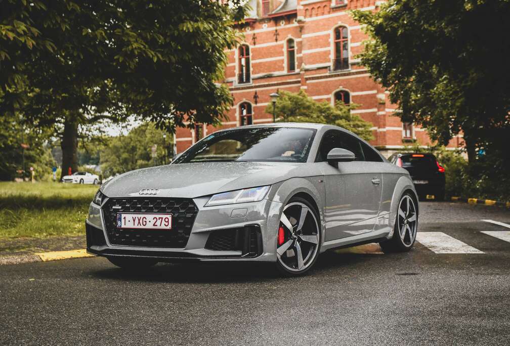 Audi Quattro 45 TFSI  - 1 van 99 (Quantum Gray Edition)