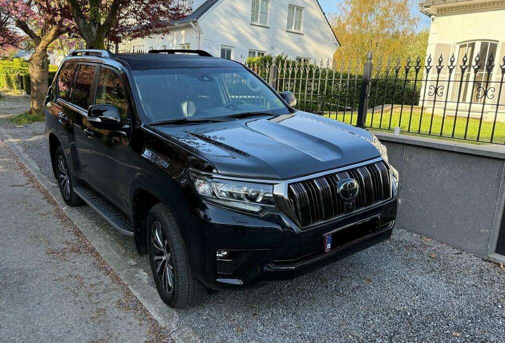 Toyota Land Cruiser 2.8 D-4D Black Premium A/T