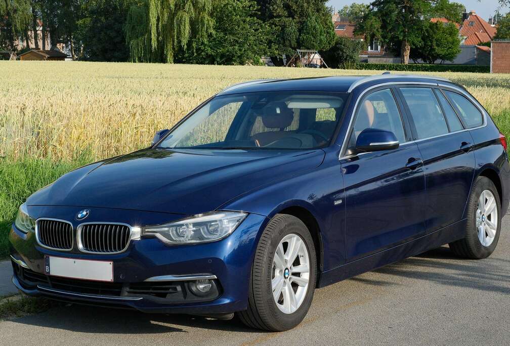 BMW 318i Touring Luxury - 8K11