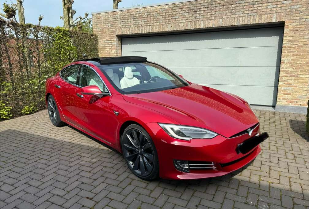 Tesla Model S 90D Allradantrieb