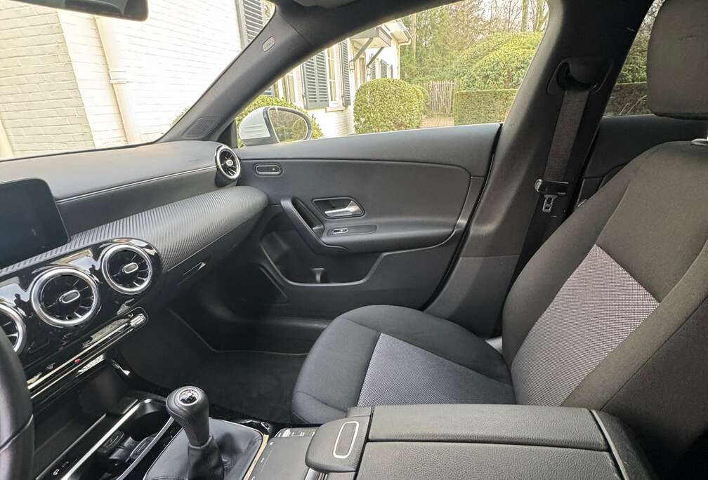 Mercedes-Benz CLA 180 Business Solution (EU6AP)