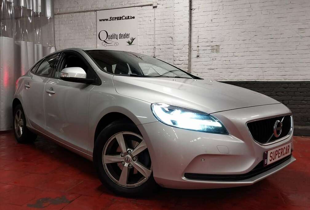 Volvo V40 2.0 D2 Kinetic * BLTH * CAPT AV/AR* 212 X 48M*