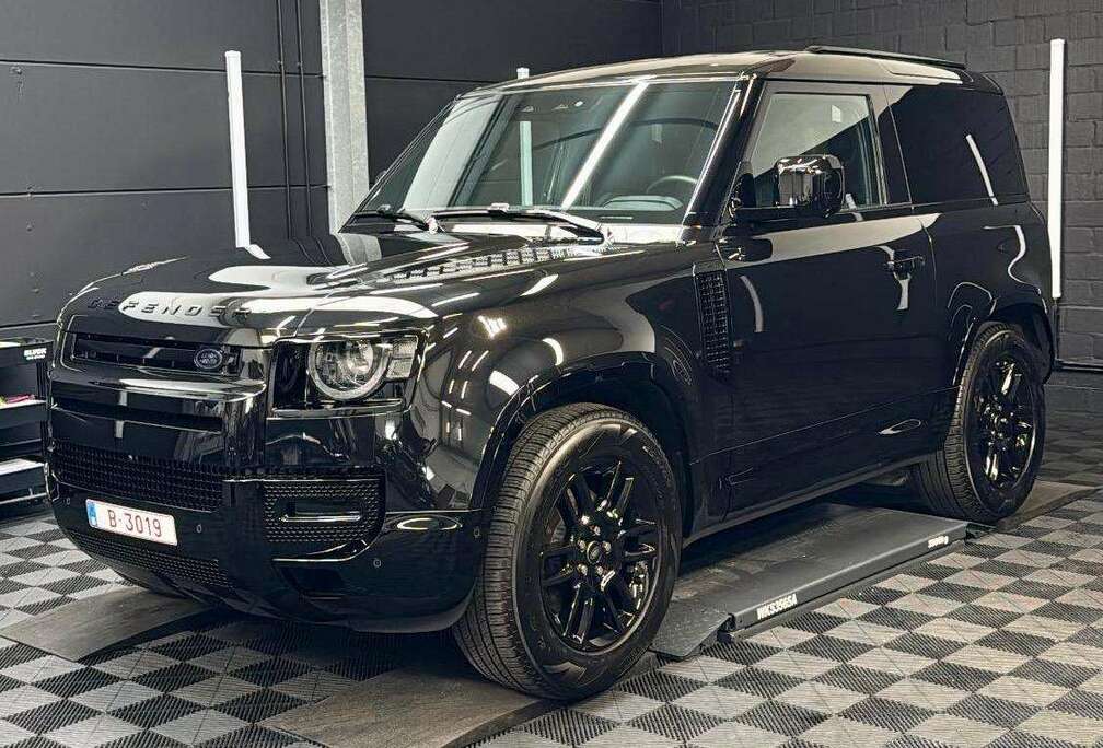 Land Rover Defender 90 D250 SE