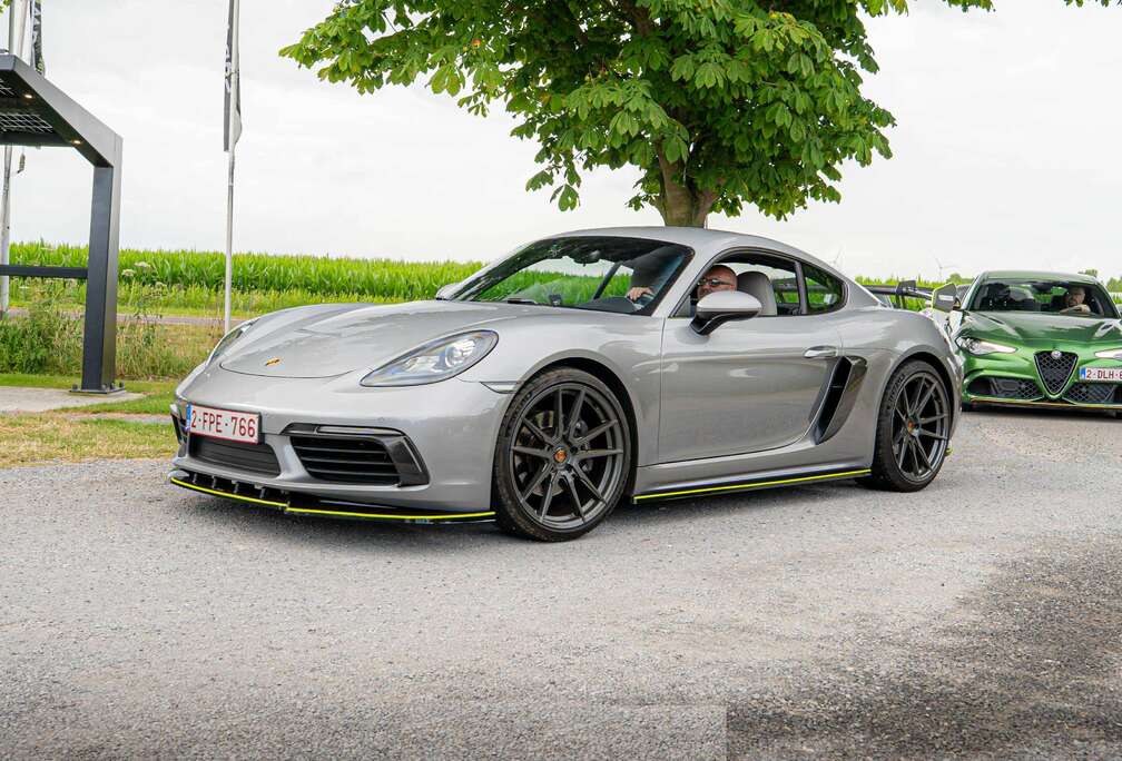 Porsche Sport Chrono/ 2.0 met laungecontrol en 370PK