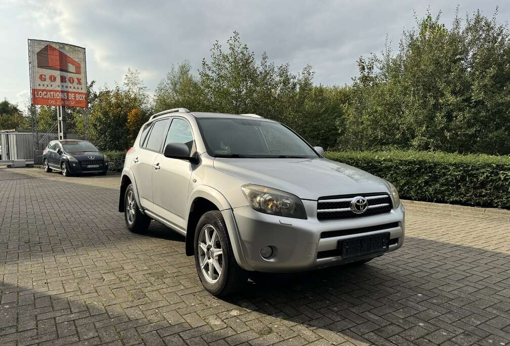 Toyota 2.2 D-CAT 4x4 Sol POUR EXPORT