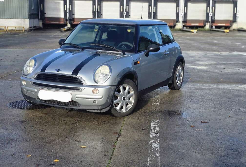 MINI mini cooper 1.6 benzine met 143.000km