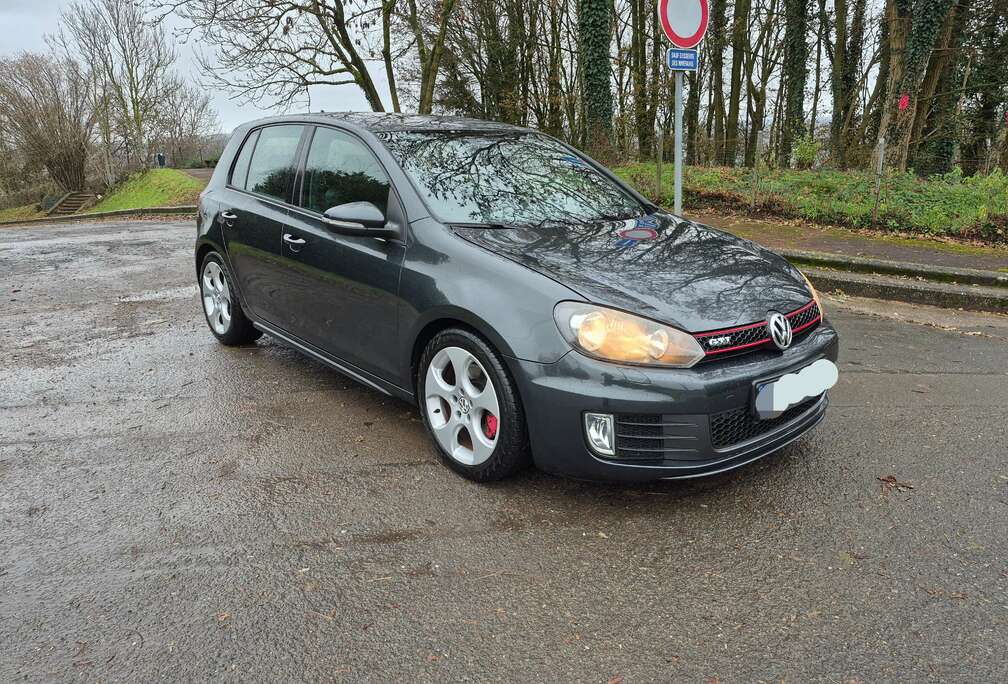 Volkswagen Golf 2.0 TSI