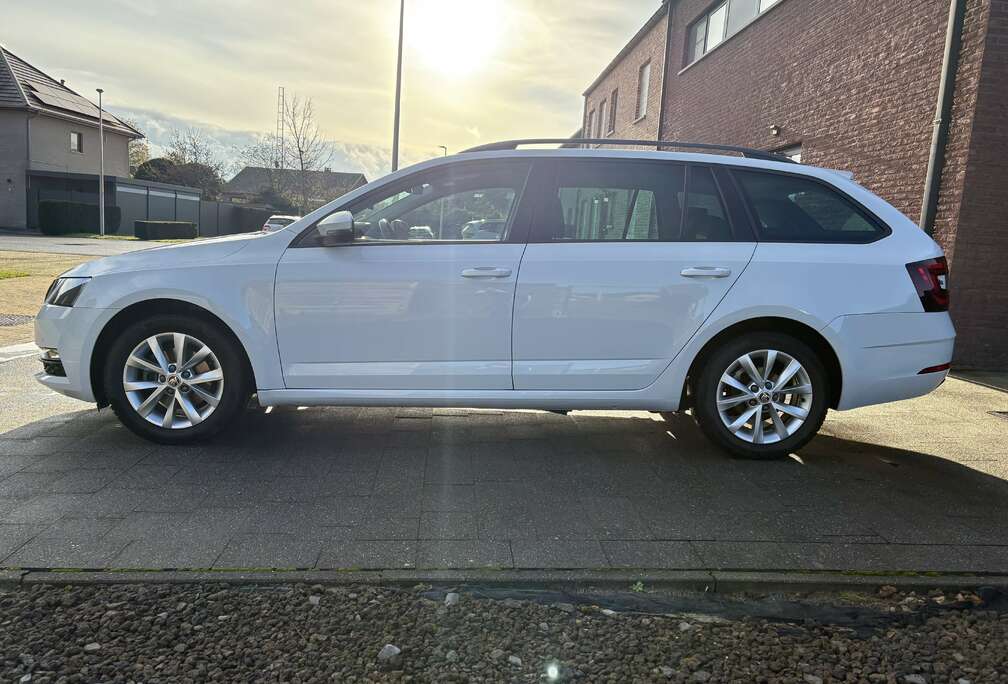 Skoda benzine 89,000 km trekhaak