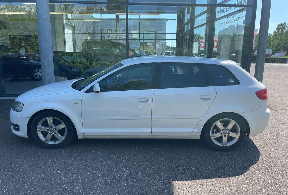 Audi A3 2.0 TDI Sportback DPF S tronic Sline Sportpaket