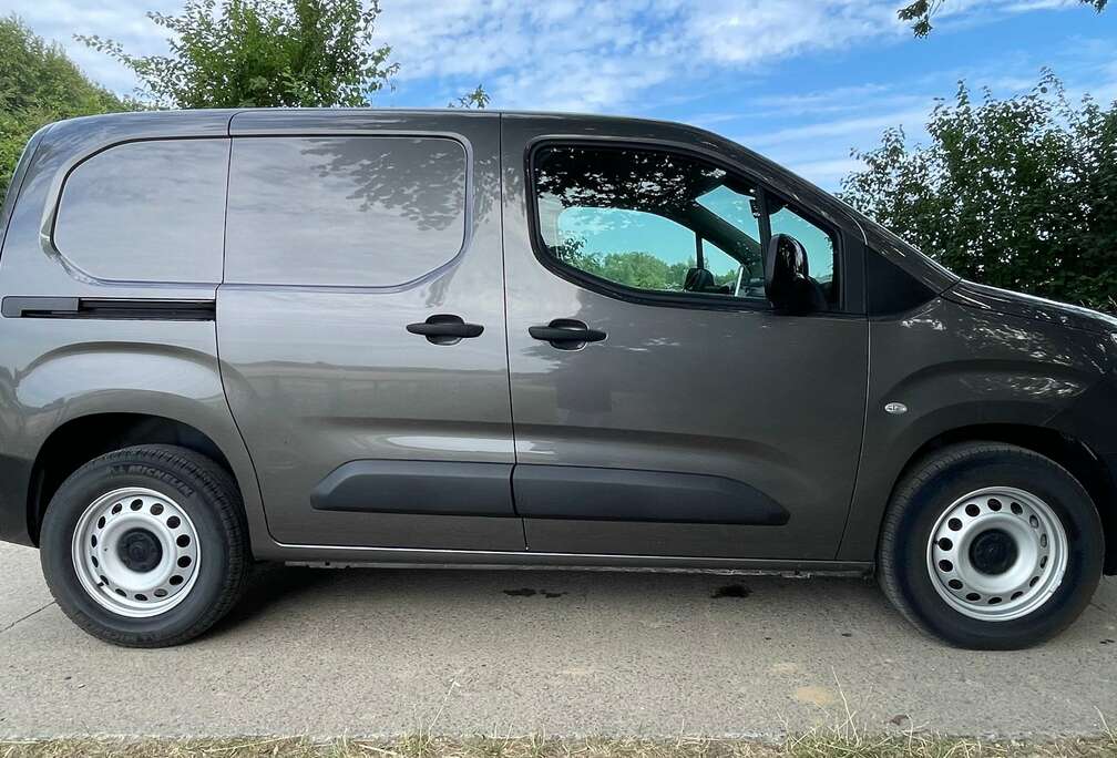 Opel 1.5 TD BI L1H1 Light S/S (EU6.4)Voiture neuve 3 places caméra AR Portes latérale etc... Prix TVAC