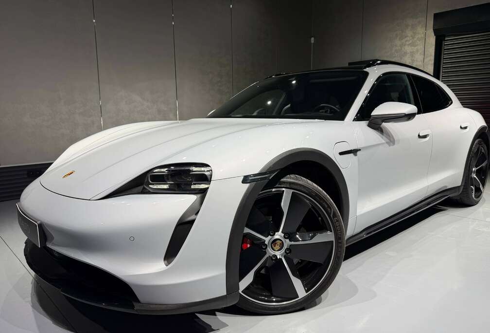 Porsche Taycan 4S Cross Turismo 93.4 kWh//BATTERIE PERFORMANCE//DOUBLE SCREEN//TOIT PANO