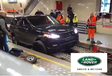 ONGEZIEN: bestuurder neemt premetro met Range Rover #1