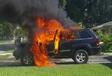 Une Jeep prend feu à cause d’un Smartphone #1
