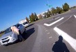 ONGEWOON – Vrouw rijdt zoon op motorfiets omver   #1