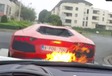 BIJZONDER: Hij verbrandt de Ferrari van zijn vriend met zijn Lamborghini #1