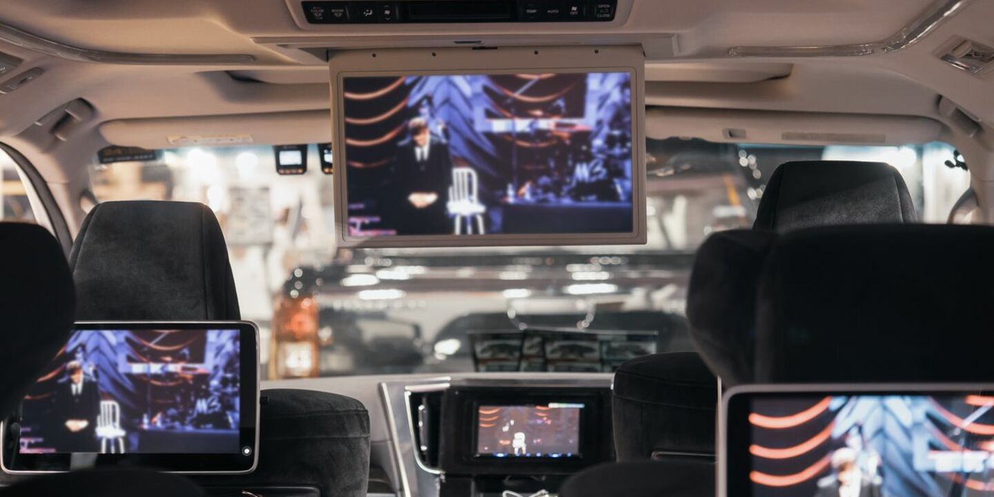 United Kingdom allows watching TV while driving