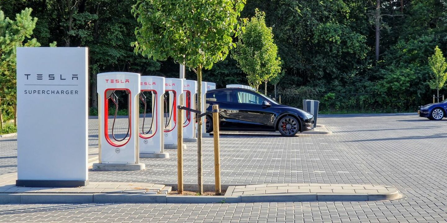 Tesla 10.000 superchargeurs en Europe (grâce à Charleroi) Moniteur