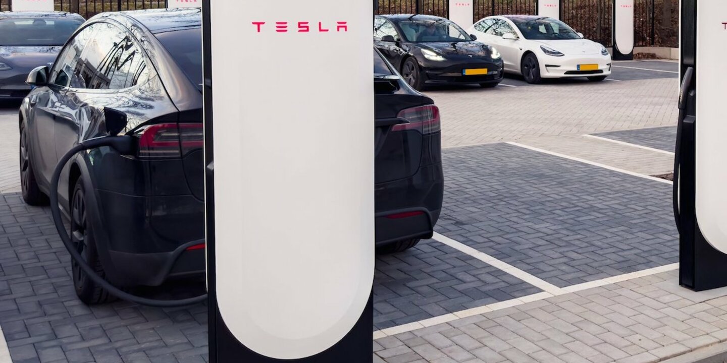 2023 Tesla Supercharger V4 3 