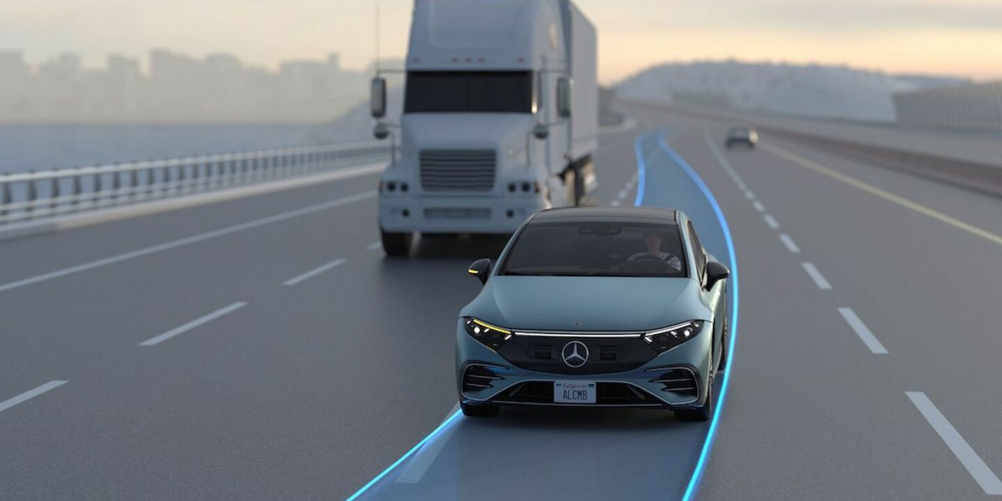 Mercedes is implementing automatic lane change in Europe