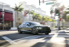 Bentley Flying Spur Hybrid  (2022) - dinosaurus op moderne benen