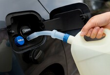 Remplissage d'AdBlue à l'aide d'un bidon