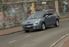 PEUGEOT 5008 2.0 HDi 150