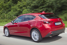 Nieuwe Mazda 3 rijdt van Hiroshima naar Frankfurt