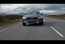 Volvo V90 Cross Country dans les paysages sauvages