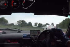 INSOLITE – Il perd le contrôle de sa GT-R sur le Nürburgring