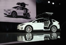 Tesla roept 11.000 Models x terug