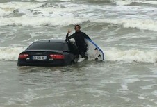 INSOLITE – Il abandonne son Audi sur la plage