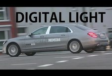 VIDÉO - Mercedes teste ses phares intelligents sur la route
