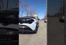 Crash : une McLaren 720s percute une Audi R8