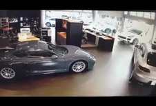 Boze Porsche-klant vernielt showroom
