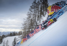 BIZAR – Audi e-tron beklimt een skipiste