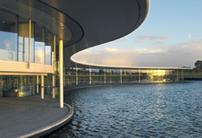 McLaren met en vente son siège emblématique de Woking