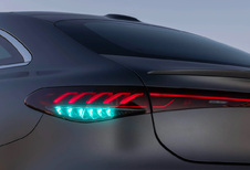 Waarom krijgt de elektrische Mercedes EQS turquoise verlichting?