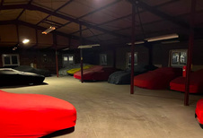 Achtergelaten supercars gevonden in Brusselse hangar + video