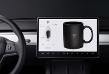 Tesla à un énorme problème de... tasses à café