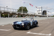 Une AC Cobra de 1965 à Hampton Court