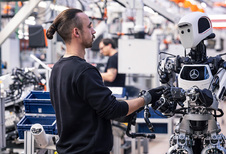 Mercedes : intelligence artificielle et robots humanoïdes pour produire des voitures