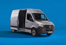 Feestje: Mercedes Sprinter blaast 30 kaarsjes uit