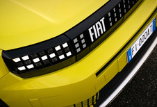 Oude Fiat Panda klopt nieuwe Grande Panda