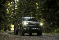 Toyota Hilux 2.8 D-4D Invincible (2021)