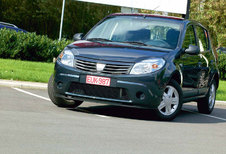 DACIA SANDERO 1.4 : Winkelkarretje