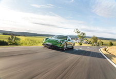 PORSCHE TAYCAN TURBO : HEILAND OP HOOGSPANNING